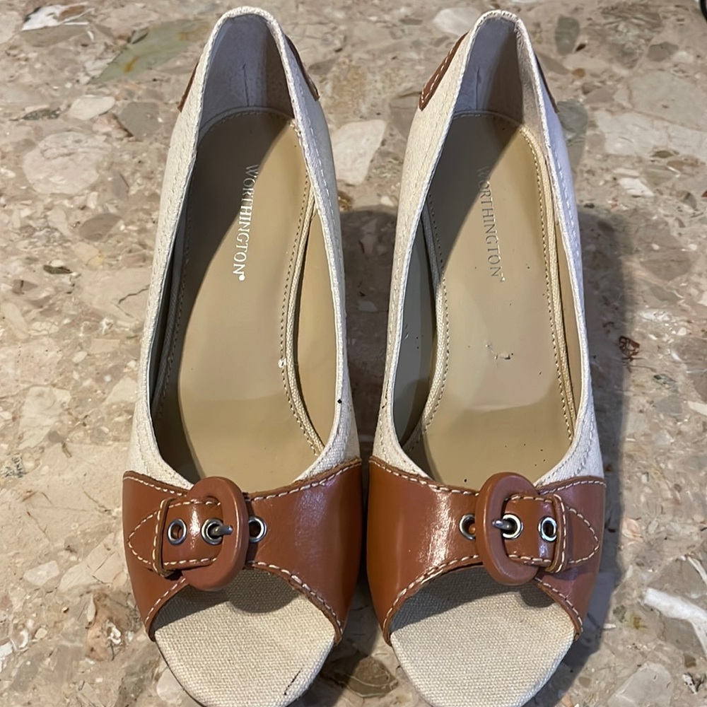 New Women’s Worthington Tan and brown high heels shoes